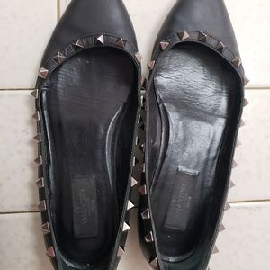 Valentino black rockstud studded flat 37.5 / 7.5